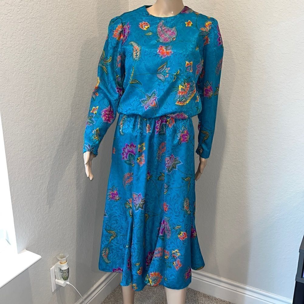 Vintage 70’s Lord&Taylor paisley print teal dress w/shoulder pads,elastic waist.